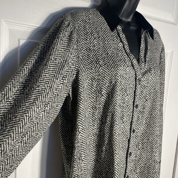 DKNY Shirt Women Large Black Gray Geometric Button Up Lightweight Blouse Top - Picture 2 of 13